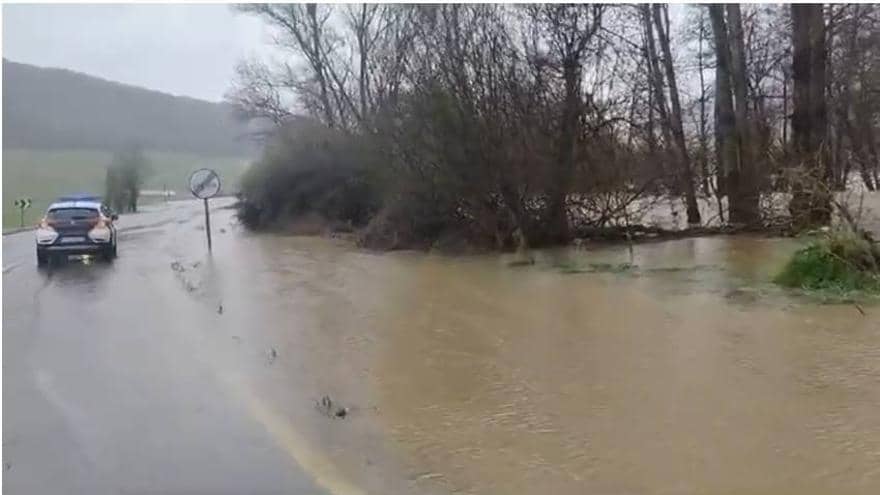 La Guardia Civil supervisa vías afectadas por las precipitaciones en Navarra