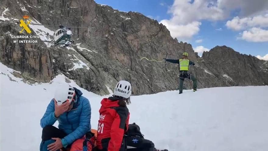 Vídeo del rescate de un montañero navarro en la Brecha de Latour
